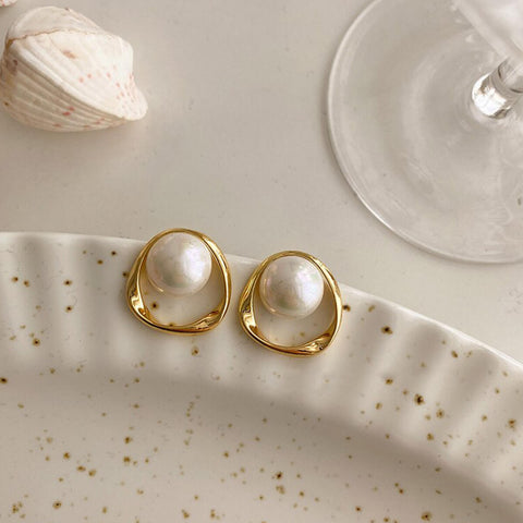 Lagniappe Pearl Stud Earrings | Mociun